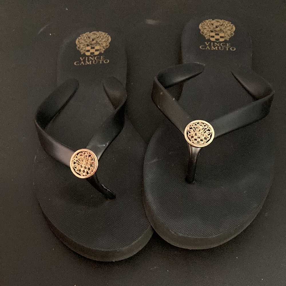 Vince Camuto Black Flip flops